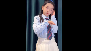 Little Dimple filmed a cross-dressing dance challenge, and the online sense of Little Sister is far 