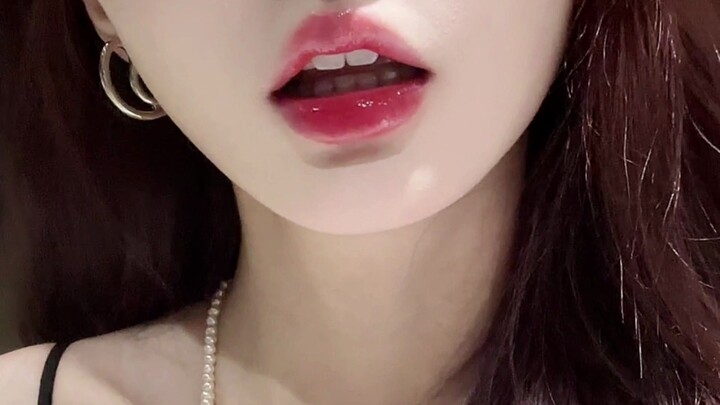 The legendary cherry lips!