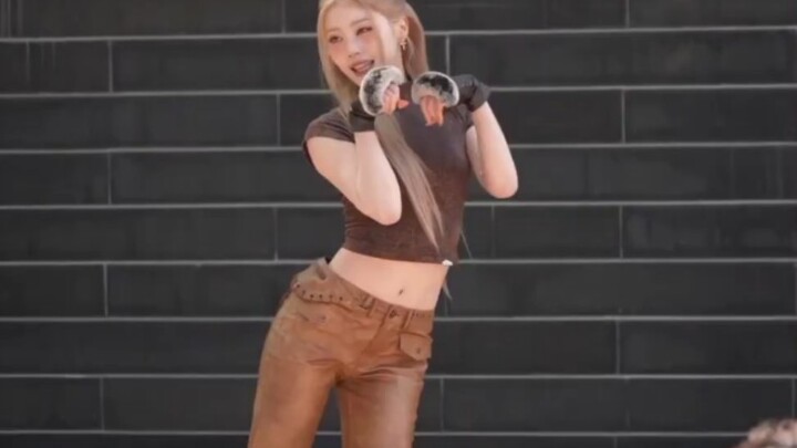 เสน่ห์เหลือล้น! เซินเสี่ยวถิง คัฟเวอร์เพลง Catwalk ของ AOA
