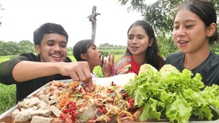 กินหมูกรอบกับส้มตำกุ้งสดใส่หมูยอ เเซ่บมากกกก