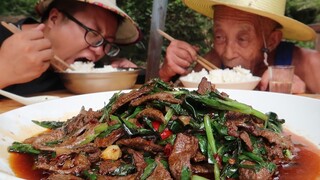 Sichuan Specialty Dish: Stir-Fried Pork Liver With Okinawa Spinach