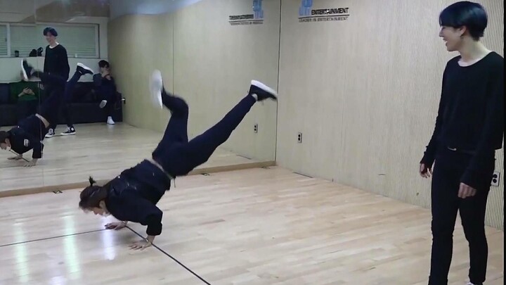 【Wang Jiaer & Kim Yu-gyeom】A strange PK competition in the practice room