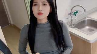 Wanita memang banyak urusan...