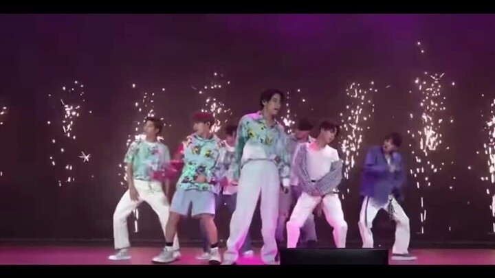 【bts】เซ็กซี่มินมิน อยู่ในฝูงชนแค่เหลือบมองก็รู้ว่าคุณเย้ายวนที่สุด