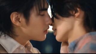 Cuối cùng họ hôn nhau, tôi vừa phấn khích vừa cảm động, một ông chủ bá đạo sao có thể tình cảm và đá