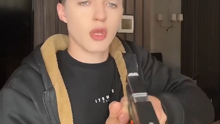 Ketika si penjahat akhirnya berhenti mengoceh panjang lebar padamu