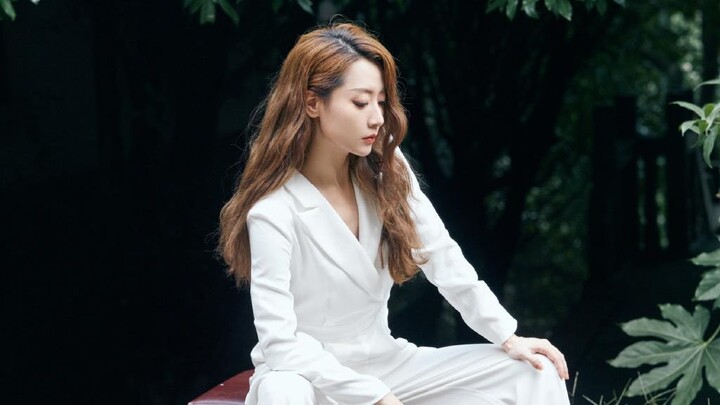 "สี่สาวงามแห่งกรุงปักกิ่ง" ไป๋ปิง ได้รับการสนับสนุนจากเฉินหลงจนโด่งดังจากท่าเต้นเดียว แต่กลับถูกนายแ