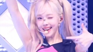 Panggung Hot Mess aespa