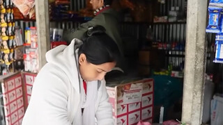 万万没想到，顾客在商店的一袋大米中，竟发现一尊金雕像！