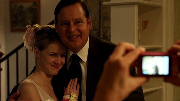 Seorang gadis mengikuti "Pesta Kesucian" dan tidak menyangka akan dipermalukan di depan umum oleh ay