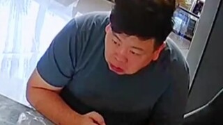 Người mẹ nói bà ấy sẽ đưa con đến trường, nhưng bà ấy không đưa con đi cùng. Hahaha, người mẹ đã đến