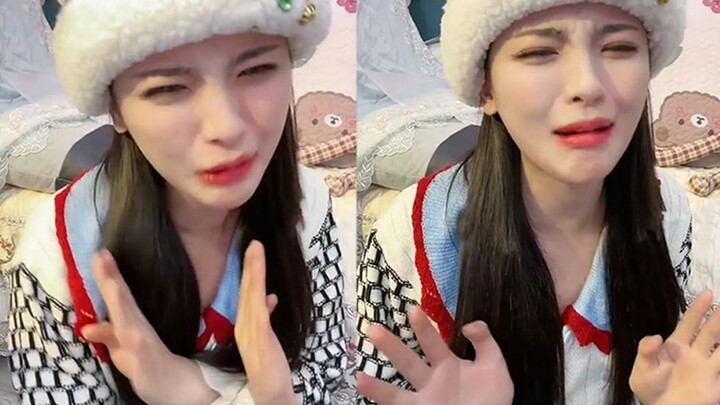 يانغ تشاو يي مضحكة جدًا! خلال البث المباشر، قلّدت المذيعة وهي تروّج للمنتجات، لكن أدائها المتقن جدًا