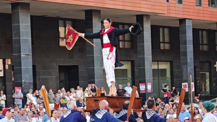 BASQUE DANCE IN THE STREET / DANZAS VASCAS EN LA CALLE