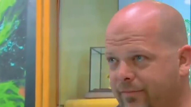 How much can a large-denomination U.S. dollar bill from 1934 sell for in a pawn shop? The owner lost