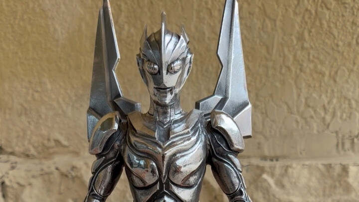 Mainan Ultraman Noa dari baja tahan karat 34 dikerjakan sendiri, beratnya 4 kg! Dibuat penuh dari ba