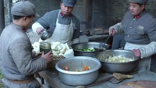 In the army of that era, the kitchen staff actually had electric rice cookers and stainless steel ba