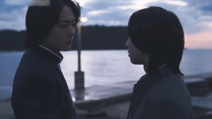 Anh ơi, đợi em ba năm nữa nhé. Ba năm nữa em sẽ trưởng thành rồi. Chúng ta hãy ở bên nhau nhé? Em sẽ