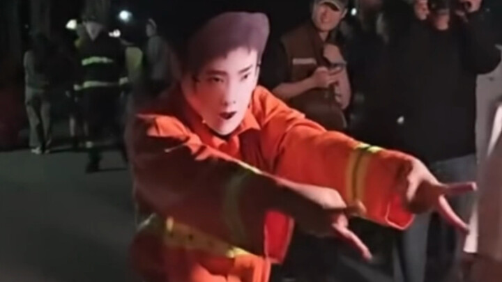 Halloween live-action cosplay features Song Yan.