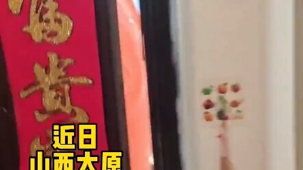 Bố mẹ không cho con trai về nhà, cậu lén trốn về thì phát hiện bố bị đột quỵ còn mẹ bị bong gân lưng