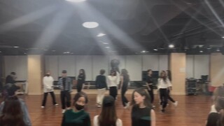 250228 วิดีโอเบื้องหลังการซ้อมเพลง "Love Shot" ของ Cosmic Girls