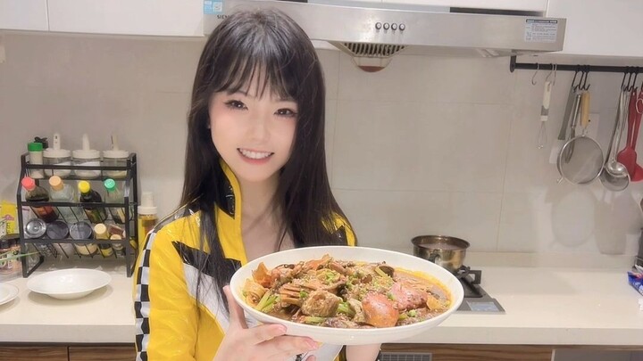 Takumi, aku sudah membeli baju renang yang sangat seksi