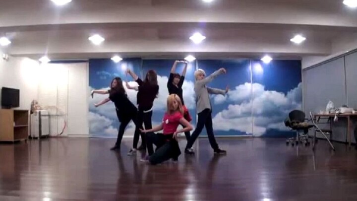 [f(x) Practice Room] 110429 Gangsta_Boy – A Rare Practice Room with a Blue Sky and White Clouds as t