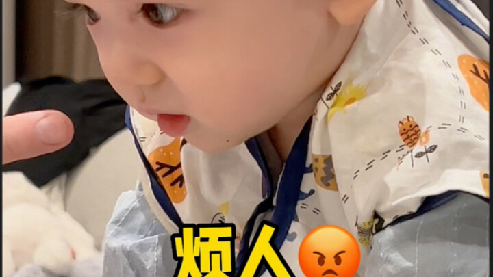 Got scolded by dad for being disobedient — the kid talked back on camera!