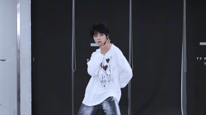 王橹杰十月考核舞蹈片段，进步了好多！继续加油！！