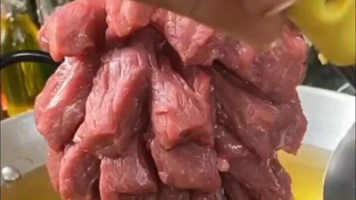 “Các người toàn ăn phân mà lớn lên à?”