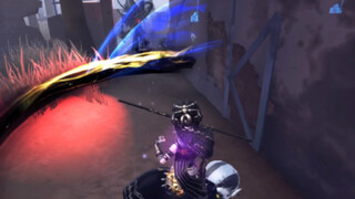 للحظة، لم أستطع تمييز من هو المسؤول عن الرقابة