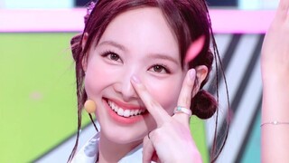 เพลงคัมแบ็กล่าสุดของ TWICE "Talk that Talk" เปิดตัวครั้งแรก