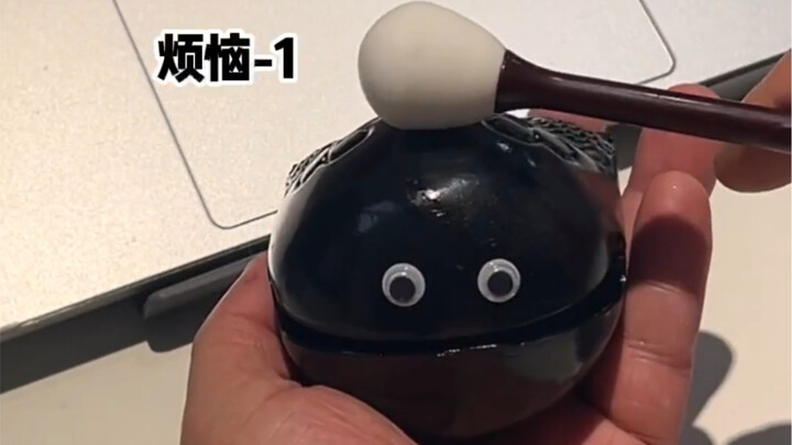 Bạn gái tặng tôi chiếc mõ gỗ nhỏ giúp giải tỏa căng thẳng, bảo là lúc nào thấy áp lực thì gõ một cái