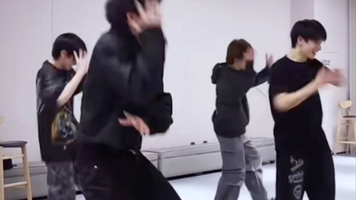 Who here has ticked off Zhang Ji again? So funny!