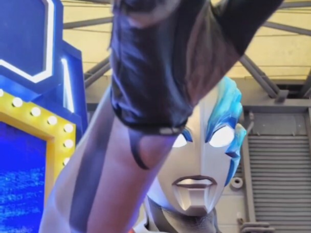 What is this? Take it! What is this? Take it!