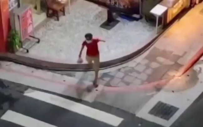 Oh tidak, aku tidak bisa menyembunyikannya lagi.