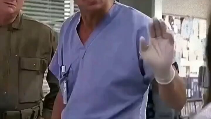 Quá đỉnh, bị Bazooka bắn trúng mà vẫn sống, hóa ra không nổ! "Những Bác Sĩ Tài Hoa"