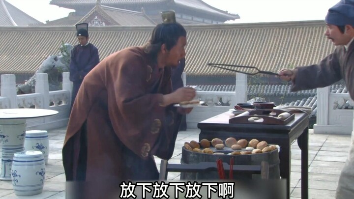 This emperor actually sneaked a bite of a two-wen baked bun!