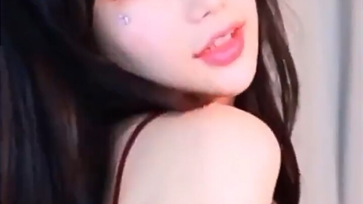 Lei Ying, Red-stained Flower