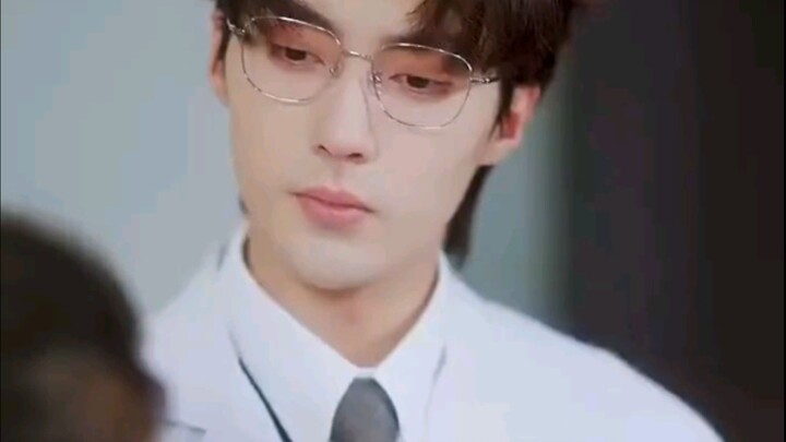 [FULL]Upon transmigrating into a book, she became the wife of a top scientific researcher.