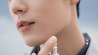 Xiao Zhan’s swan neck is so sexy!