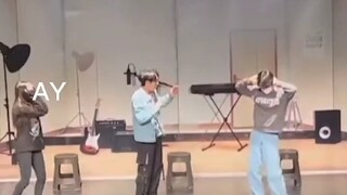 【BABYMONSTER】Ahyeon学校视频 超有自己的范