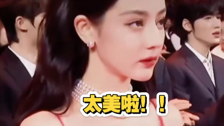 Showing Japanese friends pictures of beautiful women from Xinjiang