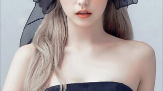 Cô gái mắt mèo đã chiến thắng bệnh viêm phổi và nhiễm trùng huyết ở tuổi 9 và ra mắt với tư cách là 