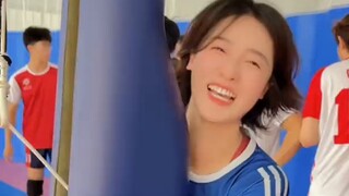 The little figure bravely joins the Peking University Men's Volleyball Team!