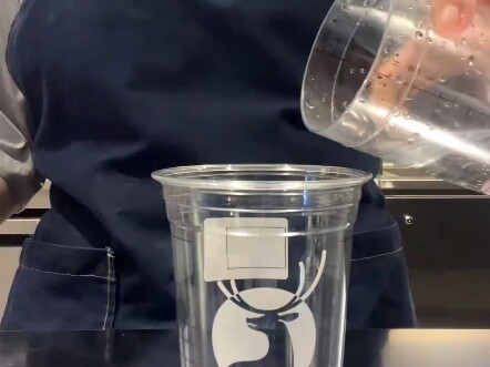 يوم زميل السكن في عمله الجزئي