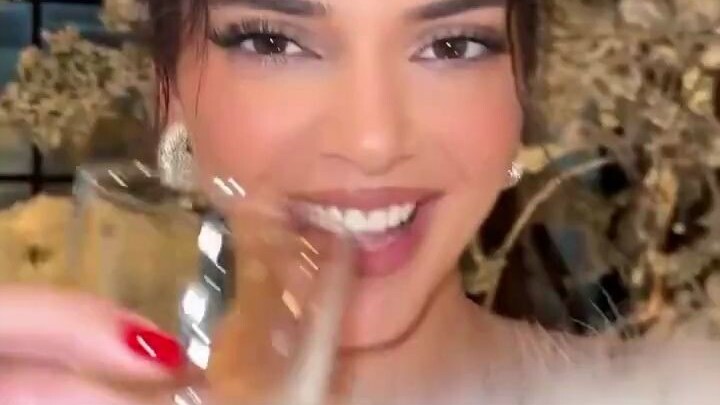 The Kardashian clan collectively covers Ariana Grande’s “Santa Tell Me,” but Kim unexpectedly drops 