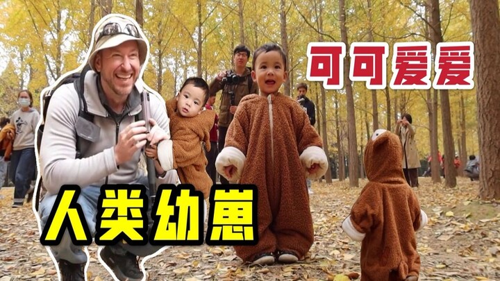 在西安的银杏树林里发现一群很幸福的人