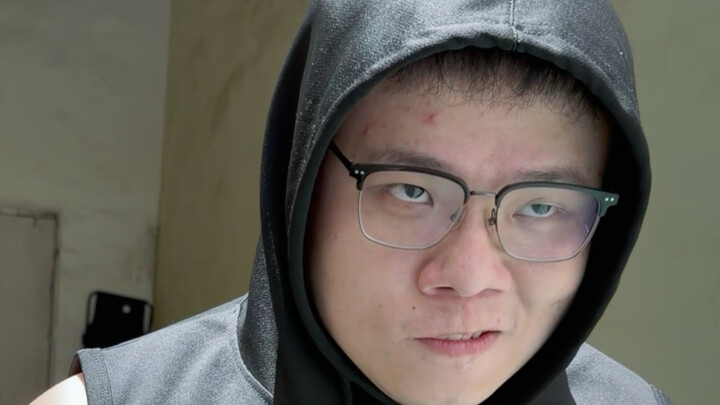 Anh chàng bị từ chối rồi cứ mãi đeo bám không tha belike: