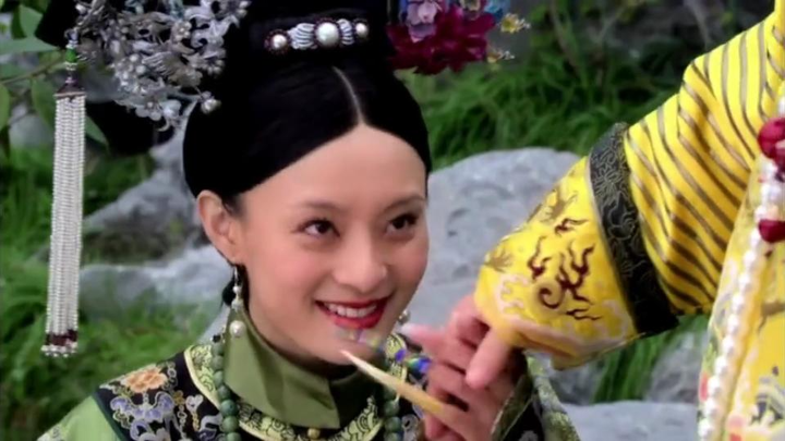This should be the happiest moment in Zhen Huan's life. She is pregnant and has been promoted to a c