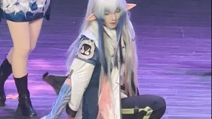 Ini adalah cuplikan rekaman langsung Xiao Yi dari acara malam Universitas Nanjing.